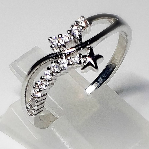 Jewelry - 🎀925 Diamonique Star Trail Ring
